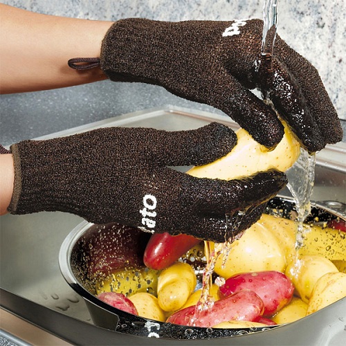 перчатки, очищающие картошку
